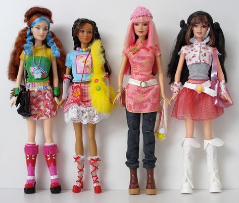 https://flic.kr/p/acuydV | Fashion Fever Tokyo dolls | Tokyo Drew G9010, Tokyo… Barbie Dress Up Games, School Barbie, 2004 Fashion, Tokyo Style, Barbie Games, Barbie Playsets, Barbie 2000, Summer Fashion Accessories, Dress Up Games