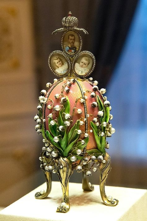 A Gallery of Fabergé Eggs (Image Gallery) p. 7 - World History Encyclopedia Romanov Jewels, Diamond Aesthetic, Symbols Of Wealth, Fabrege Eggs, Egg Artistry, Egg Craft, Lilies Of The Valley, Alexandra Feodorovna, Ornamental Design