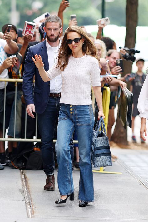 Natalie Portman Street Style, Natalie Portman Style, White Heeled Boots, White Knit Top, Heels Fashion, Katie Holmes, Natalie Portman, French Girl, Fashion Story