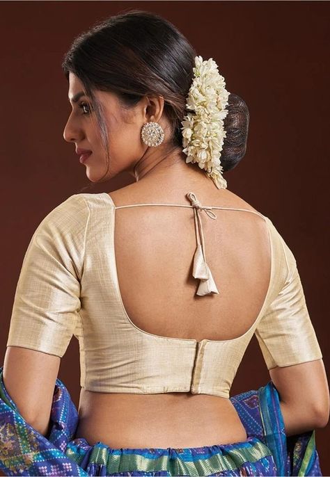 Cotton Saree Blouse Designs, Cotton Saree Blouse, Backless Blouse Designs, Ladies Blouse Designs, Ladies Blouse, Dating Girls, Backless Blouse, Utsav Fashion, Contemporary Fabric