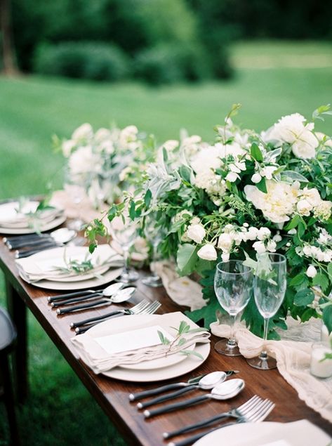 White and Green Summer Wedding Flowers White Flower Centerpieces, Vineyard Wedding Inspiration, Villa Photography, English Garden Wedding, Louisiana Wedding, Chic Vintage Brides, Jose Villa, Green Themed Wedding, Florist Design