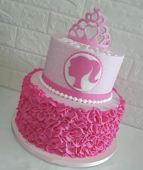 Barbie Bridal Shower Cake, Barbie Princess Birthday Party, Barbie Cake 4th Birthday, Barbie Inspired Birthday Party, Barbie 6th Birthday Party Ideas, Barbie Cake 5th Birthday, Barbie Cakes Ideas, Barbie Birthday Centerpieces, 5th Birthday Barbie Theme