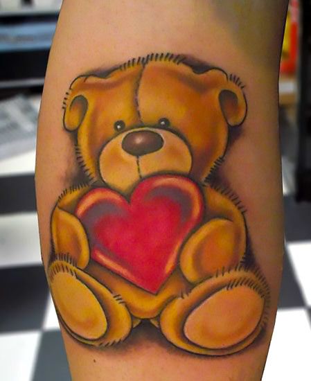 Heart Teddy Bear Tattoo Idea - Yellow teddy bear holding a red love symbol on the wearer's shin. It symbolizes love and family. Raccoons Tattoo, Bear Heart Tattoo, Baby Bear Tattoo, A Heart Tattoo, Teddy Bear Tattoo, Dragon Tattoo Drawing, Yellow Teddy Bear, Best Teddy Bear, Teddy Bear With Heart