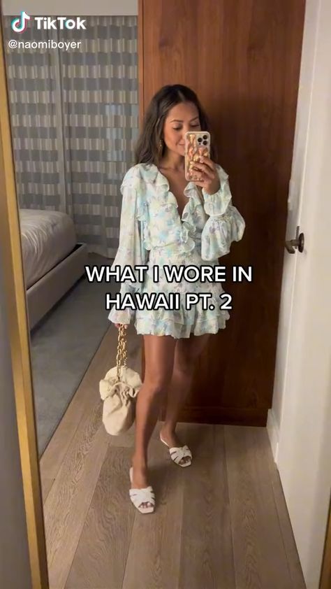 Shop this outfit I wore in Hawaii here! Feminine style, womens dress, floral dress, vacation style, resort style, what to wear in hawaii, chic style, girly style. Dresses To Wear In Hawaii, Hawaii Dress Outfit Ideas, What To Wear In Hawaii, Hawaii Vacation Outfits, Dress Vacation, Girly Style, Vacation Style, Resort Style, Womens Dress