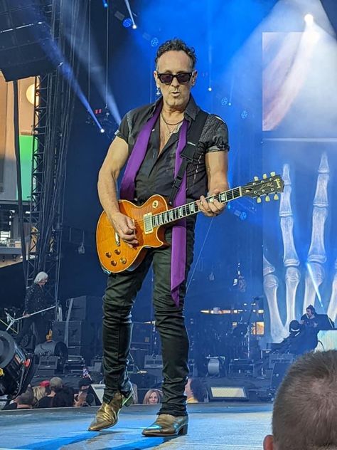 Vivian Campbell, Def Leppard, Concert