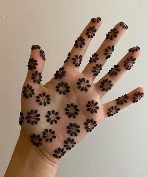 Mehndi Design New, Small Henna Designs, New Mehndi Design, New Mehndi, Mehndi Designs Bridal Hands, Henna Tattoo Designs Hand, Simple Henna Tattoo, Very Simple Mehndi Designs, Simple Mehndi Designs Fingers