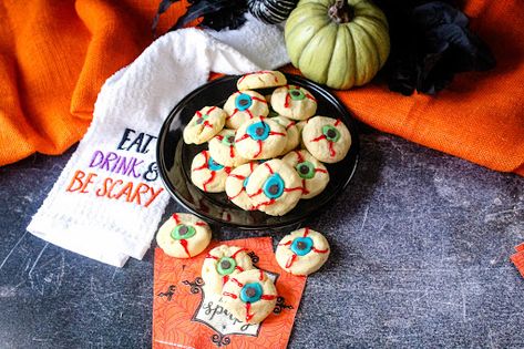 Halloween Treats Recipes, Eyeball Cookies, Chocolate Spiders, Spooky Cake, Baking Contest, Pumpkin Whoopie Pies, Butterfinger Candy, Halloween Food Treats, Just A Pinch Recipes