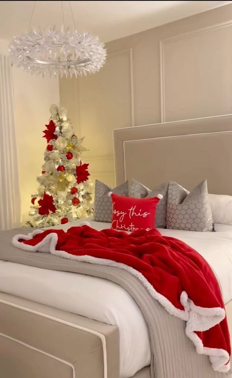 Christmas Cozy Bedroom, Tree Bedroom Decor, Couples Room, Holiday Bedroom Decor, Tree Bedroom, Christmas Bedroom Decor, Cozy Bedroom Ideas, Holiday Bedroom, Christmas Cozy