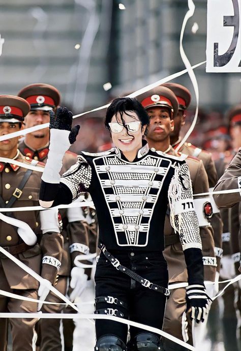 Michael Jackson History Era, Mj Aesthetic, Michael Jackson Party, Disney Amor, Michael Jackson Hot, Dance Logo, Mike Jackson, Michael Jackson Dangerous, Michael Jackson Funny