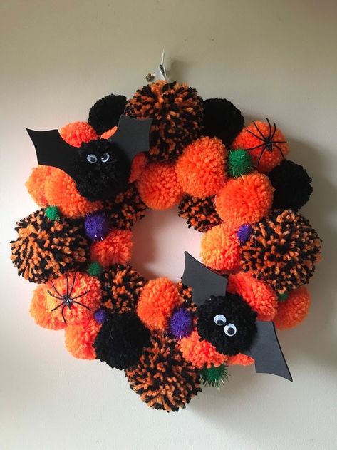 #halloweendecor #halloweenideas Pompom Party Decoration, Halloween Pom Pom Wreath, Halloween Homemade Decorations, Halloween Diy Crafts Projects, Home Made Halloween Decorations, Pompom Crafts, Pompom Art, Spooky Music, Halloween Crafts To Sell