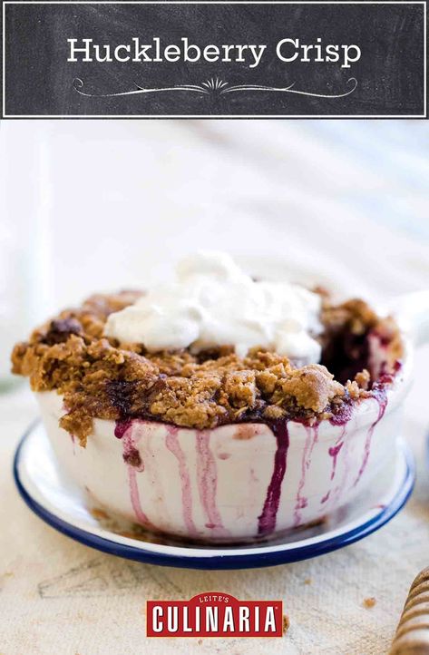 Huckleberry Breakfast Recipes, Huckleberry Crisp, Huckleberry Desserts, Crumbles Recipes, Huckleberry Recipes, Crumble Recipes, Blueberry Crisp Recipe, Huckleberry Pie, Plum Crumble