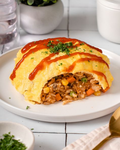 Omelette Fried Rice, Japanese Egg Dishes, Omurice Aesthetic, Breakfast Asian, Japanese Omurice, Healthy Japanese Food, Rice Omelette, Omurice Recipe, Omelette Rice