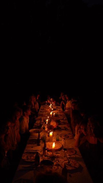 Long Table Aesthetic, Dark Dinner Aesthetic, Candle Light Dinner Photoshoot, Dark Dinner Table Aesthetic, Dinner Table Photography, Aesthetic Tablescape, Family Dinner Aesthetic, Dinner Table Aesthetic, Long Dinner Table