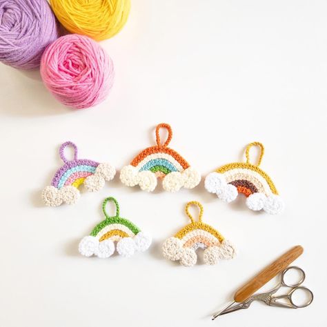 Crochet Boho Rainbow, Christmas Orange, Birthday Souvenir, Rainbow Keychain, Crochet Boho, Rainbow Crochet, Kawaii Crochet, Beginner Crochet Projects, Mermaid Dolls