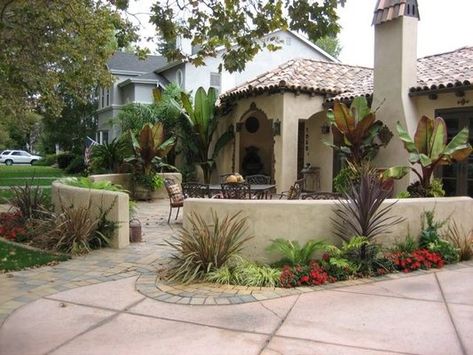 courtyards front yard | Front Courtyard Front Yard Half Wall Patio, Stucco Patio, Hardscaping Ideas, Serene Backyard, Patio Paradise, Landscape California, Entry Courtyard, Spanish Homes, Front Yard Patio