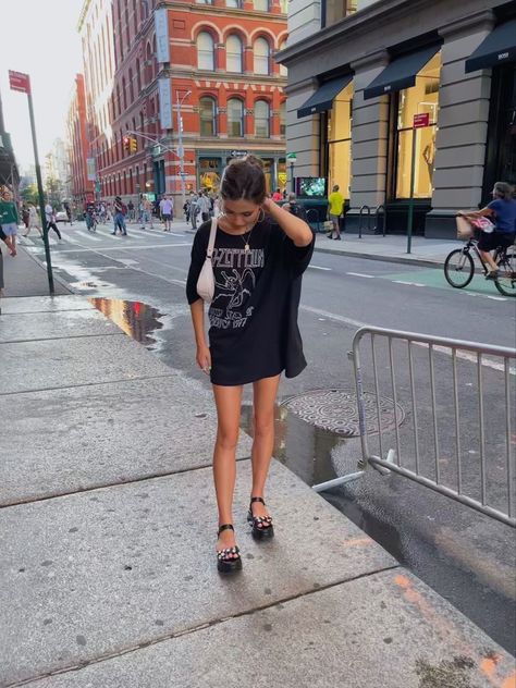 Oversized Tshirt Going Out Outfit, Trendy Crew Neck T-shirt Dress For Day Out, Oversized Band Tshirt Dress, Oversized Crew Neck T-shirt Dress For Spring, Cheap Oversized T-shirt Dress, Black Oversized Crew Neck T-shirt Dress, Oversize Tshirt Outfits, Gucci Sandals, Summer Crop Tops