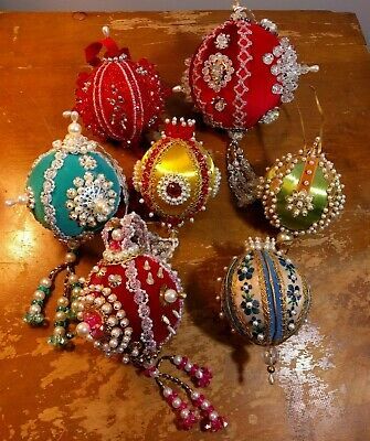 Ornament Theme Ideas, Push Pin Ornaments Styrofoam Ball, Push Pin Beaded Ornaments, Vintage Push Pin Ornaments, Push Pin Ornaments, Beaded Ornaments Diy, Jewel Ornaments, Sequin Ornaments, Pink Christmas Ornaments