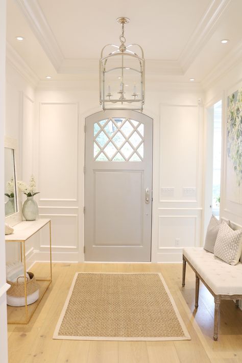 Decoration Hall, Foyer Decorating, Door Color, Room Doors, House Entrance, White Decor, Home Fashion, My New Room, White Walls