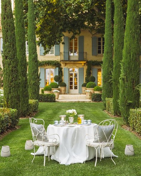 Italian Garden, Classic Outdoor, French Chateau, French Countryside, Future House, Design Interior, Beautiful Gardens, French Country, Outdoor Dining