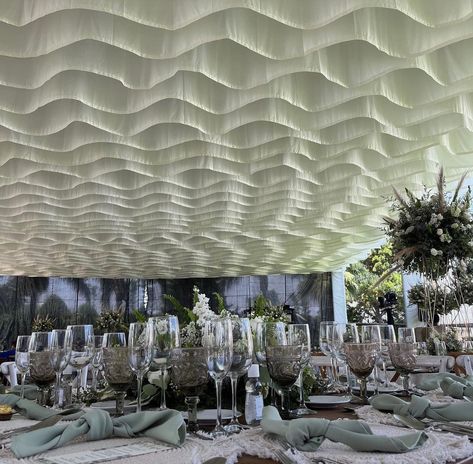 Roof Decoration Ideas For Wedding, Event Ceiling Design, Tent Ceiling Decorations, Wedding Ceiling Installation, Ceiling Installation Wedding, Reception Ceiling, Wedding Ceiling Decorations, Wedding Tent Decorations, Draping Wedding