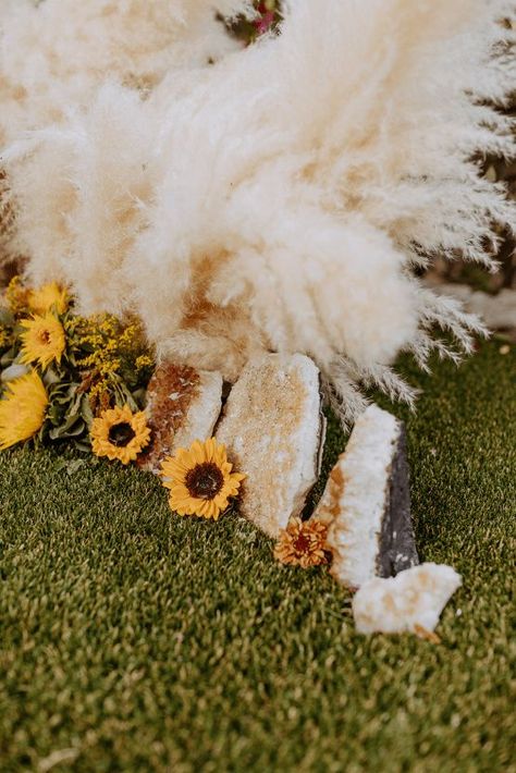 Bohemian and Rustic Wedding Inspiration with Pampas Grass – Parallel33 Photography – Esoteric Bride 33 Filled with a floral frenzy of cheery sunflowers and pampas grass, this free-spirited wedding inspiration at a rustic, woodsy lodge is a bohemian bride’s dream. #bridalmusings #bmloves #pampas #wedding #weddinginspo #weddinginspiration #bohowedding #bohemian Sunflowers And Pampas, Bridesmaid Boutique, Pampas Wedding, Free Spirit Wedding, Divine Union, Wedding Alters, Sunflower Themed Wedding, Yellow Bouquets, Wedding Entrance Decor