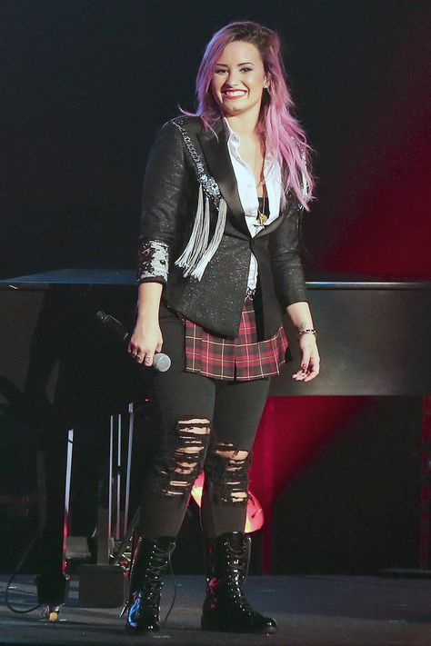 2010 Vibes, Demi Lovato 2014, Maggie Lindemann, February 9, Vancouver Canada, Neon Lights, Demi Lovato, Disney Channel, Vancouver