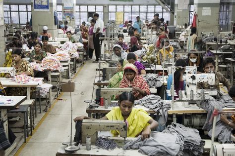 Garment factory in Dhaka, Bangladesh - the Mohakhali area. From an article 'What is a Sweatshop?' Shein Clothes, Third World Countries, Clothing Factory, Outfit Collage, Garment Factory, Garment Industry, Fashion Revolution, Fashion Project, Poor People