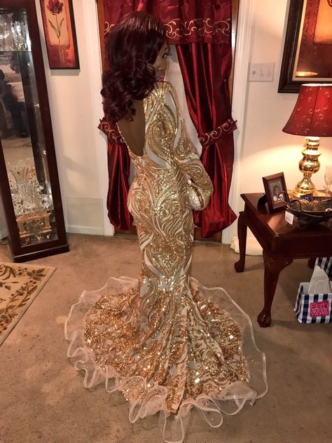 rip sed ily momo❤️ on Twitter: "Y'all been knew what it was going to be from the jump 😆 #prom2k17 I slay https://t.co/VzllVSRsD5" Long Sleeve Prom Dress Mermaid, Gold Prom Dress, Prom Dress Mermaid, Gold Prom, Sparkly Prom Dresses, Gold Prom Dresses, Prom Dresses Long Mermaid, Mermaid Sequin, Dress Mermaid