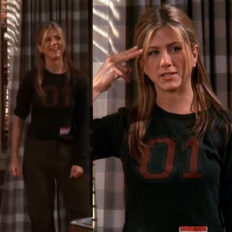 Rachel Green Black Skirt, Rachel Green Outfits White Shirt, Rachel Green Usa Outfit, Rachel Green White Shirt, Rachel Green Graphic Tees, Rachel Green Friends, Rachel Green Style, Rachel Green Outfits, 90s Fits