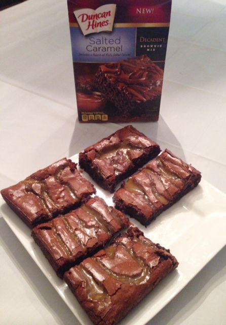 Duncan Hines Salted Caramel Brownies Mallow Bars, Betty Crocker Fudge Brownies, Brownie Bowls, Salted Caramel Brownie, Brownie Mix Recipes, The Best Brownies, How To Make Brownies, Desserts Cookies, Salted Caramel Brownies