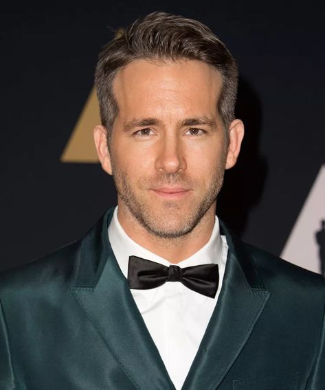 Ryan Reynolds Deadpool, Grey's Anatomy Doctors, Deadpool Funny, Best Action Movies, Couple Moments, Woman In Gold, Canadian Men, Entertainer Of The Year, Red Suit