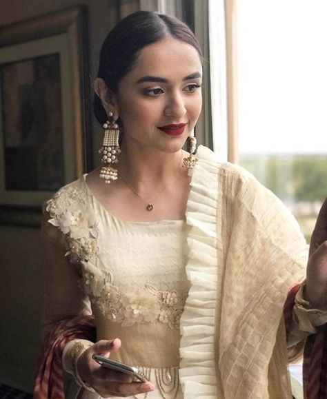 Red lipstick 👄 Bridal Lehenga Online, Marathi Actress, Pakistani Party Wear, Latest Bridal Dresses, Bridal Dresses Pakistan, Pakistani Fashion Casual, Pakistani Dresses Casual, Pakistani Fashion Party Wear, Beautiful Photoshoot