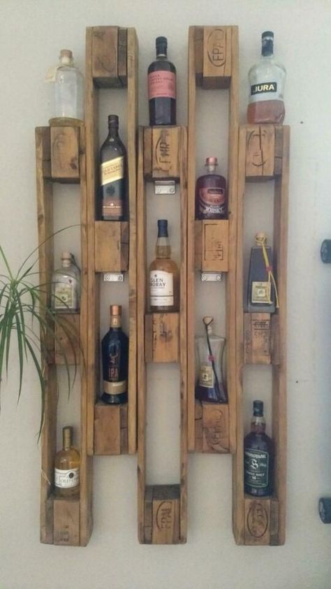 Whisky Regal, Kids Yard, Pallet Home Decor, Bar In Casa, Diy Home Bar, Home Bar Designs, Diy Wood Projects Furniture, Landscape Ideas, Diy Pallet Furniture