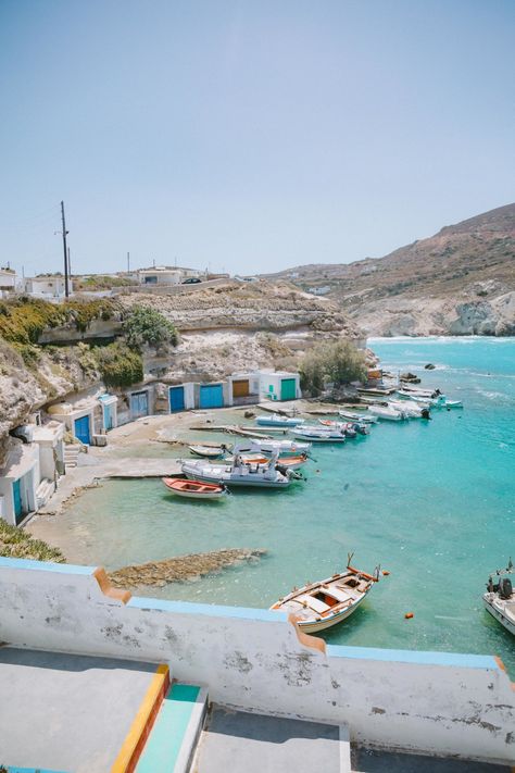 Quelques jours à Milos, l’île colorée des Cyclades. City Guide, Cool Pictures, Greece, Pool, Outdoor Decor, Water, Travel, Color