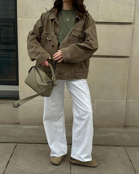 Francesca Saffari (@francescasaffari) • Instagram photos and videos Loewe Puzzle Bag, Silver Pants, Metallic Pants, Tiktok Fashion, Jeans Outfit Casual, Outfit Combinations, Autumn Outfit, Mens Fashion Trends, White Pants