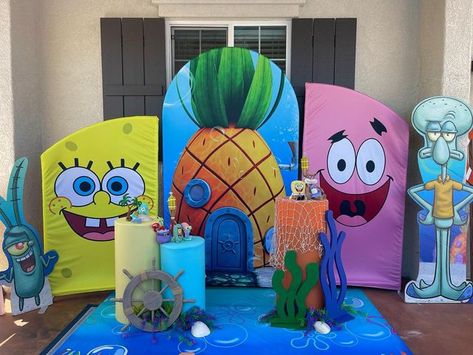 The Backyard Experience on Instagram: "Outdoor Spongebob Setup . . . #spongebob #spongebobparty #spongebobbirthday #luau #summer #balloons #party #partydecorations #partyideas #partyforkids #partyplanner" Spongebob Balloon Decorations, Spongebob Balloon, Spongebob Cupcakes, Spongebob Ideas, Sponge Bob Cupcakes, Summer Balloons, Spongebob Birthday Party Decorations, Spongebob Halloween, Spongebob Background