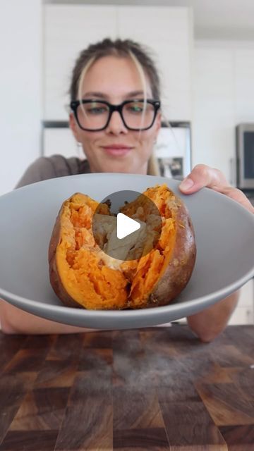 Tessa Sinatro on Instagram: "browned miso butter sweet potato 🧈🍠 great way to elevate your veggies this holiday season! #recipe #miso #browned #butter #sweetpotato #holiday #cooking" Miso Butter, Browned Butter, Butter Recipe, Holiday Cooking, Sweet Potato, Potato, Food Drinks, Holiday Season, Butter