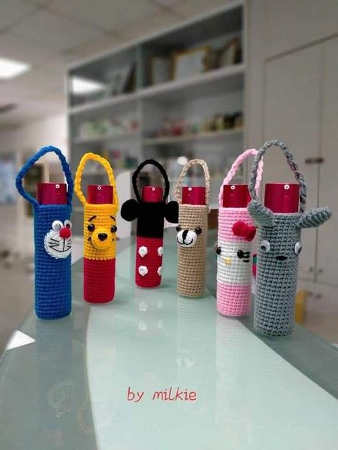 Bottle Cover Ideas, Crochet Bottle Cover, Crochet Water Bottle, Crochet Jar Covers, Crochet Water Bottle Holder, Crochet Ornament Patterns, Bottle Covers, Elegant Crochet, Easy Crochet Animals