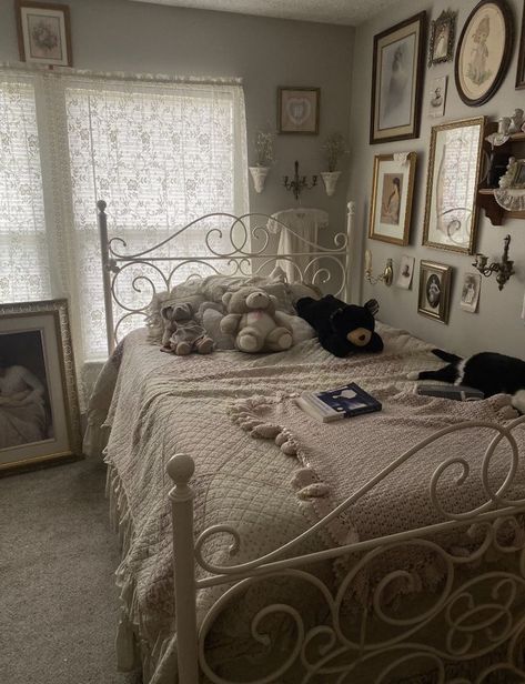 Dream House Rooms, Cozy Room Decor, Dreamy Room, Vintage Room, Dream Room Inspiration, Room Makeover Bedroom, Room Makeover Inspiration, Cozy Room, Room Inspiration Bedroom