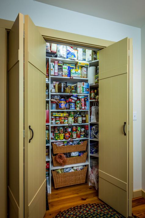 Create a distinctive look for your pantry with a farmhouse pantry door. A pantry door, this humble entrance, is well-placed for upgrading your farmhouse style as it is one of the most visible doors in the kitchen. From sliding barn pantry doors to vintage glass doors, there are so many ways to create this rustic... The post 18 Farmhouse Pantry Door Ideas appeared first on Homedit. Vintage Pantry Door Ideas, Pantry Door Options, Pantry Door Ideas Farmhouse Style, Farmhouse Pantry Door, Modern Farmhouse Pantry, Farmhouse Pantry Cabinets, Pantry Door Ideas, Sliding Pantry Doors, Vintage Pantry