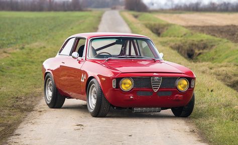 10 Flawless Photos of a 1965 Alfa Romeo Giulia Sprint GTA. Heading to auction. Alfa Romeo Junior, Alfa Gtv, Alfa Romeo Gta, Alfa Giulia, Small Luxury Cars, Alfa Romeo Cars, Alfa Romeo Giulia, Italian Cars, European Cars