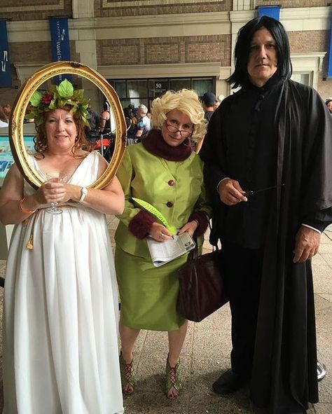 Pin for Later: 30+ Harry Potter Group Costume Ideas For Anyone Trying to Forget They're a Muggle The Fat Lady, Rita Skeeter, and Severus Snape Harry Potter Fancy Dress, Harry Potter Dress Up, Harry Potter Motto Party, Ron E Hermione, Harry Potter Kostüm, Group Costume Ideas, Harry Potter Robes, Harry Potter Groups, Harry Potter Halloween Costumes