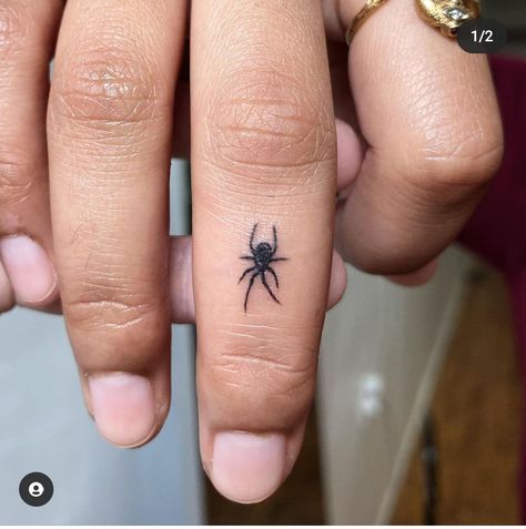 Tato Grunge, Herren Hand Tattoos, Stick Poke Tattoo, Tato Minimal, Grunge Tattoo, Sharpie Tattoos, Spider Tattoo, Small Hand Tattoos, Poke Tattoo