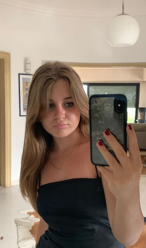 16 Year Girl Aesthetic, Black Dress Mirror Pic, 23 Year Old Girl, Dress Mirror Pic, Aesthetic Black Dress, Braun Hair, Dress Mirror, European Girl, Rich Aesthetic