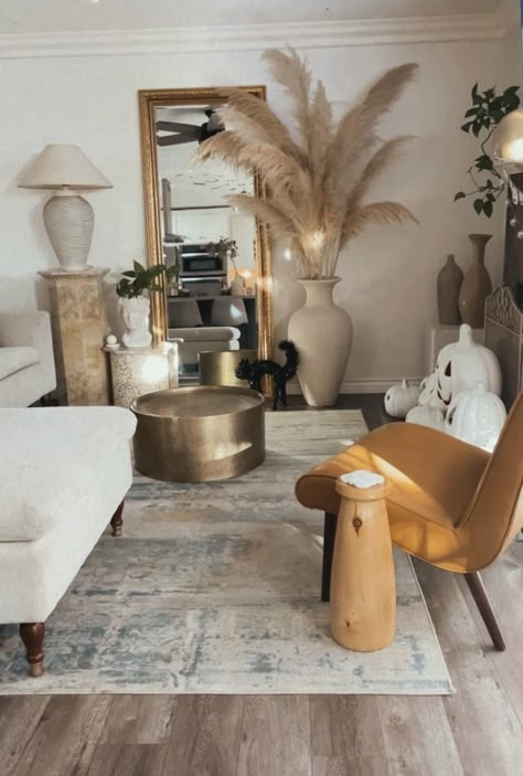 Home Decor For Apartments Living Room, Pampas In Bedroom, Cream Brown Gold Living Room, Nude Office Decor, Luxury Boho Living Room, Boho Luxe Living Room, Room Corner Ideas, Island Wall Decor, Hanging Flower Decor