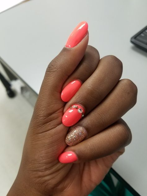 Coral And Gold Nails Design, Coral Nails With Design Summer Sparkle, Coral French Tip Nails, Coral Nails With Glitter, Hot Coral Nails, Coral And Gold Nails, Bright Holiday Nails, Coral Red Nails, Bright Coral Nails