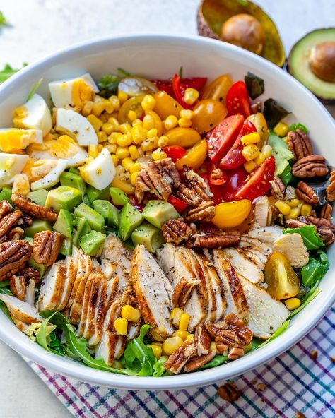 Grilled Chicken Salad + Homemade Sweet Onion Dressing = WINNER! | Clean Food Crush Sweet Onion Dressing, Salad Homemade, Clean Food Crush, Food Crush, Grilled Chicken Salad, Chicken Avocado, Idee Pasto Sano, Sweet Onion, Fit Body