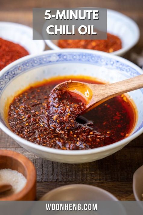 5-minute-chili-oil Hot Oil Recipe, Vegan Asian Food, Types Of Chili, Veggie Potstickers, Garlic Oil Recipe, Chinese Chili Oil, Garlic Chili Oil, Easy Chilli, Hot Chili Oil