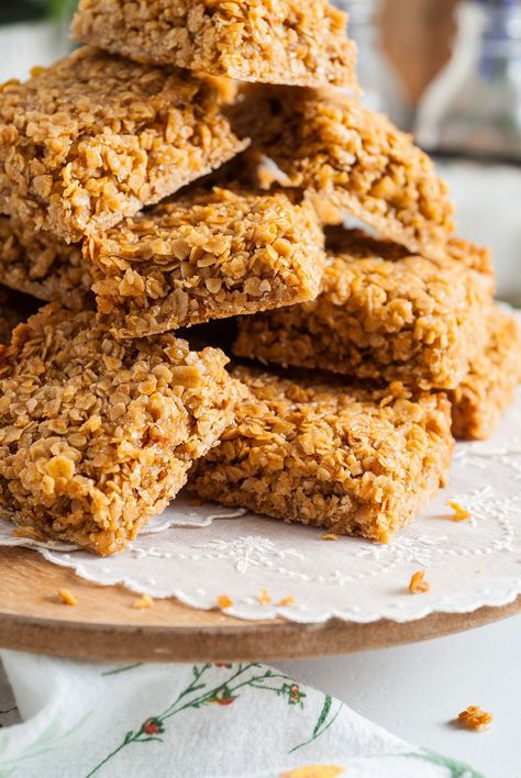 Starbucks oat bars have been a favourite treat of mine for a long time. They are known as British flapjacks and you are going to love this copycat recipe as much as I do. These Starbucks bars are perfect for a quick and easy breakfast, a midday pick-me-up, or a satisfying after-dinner treat. Plus, they're very easy to make at home, so you don't have to spend a fortune on buying them at Starbucks. Give this classic British recipe a try to see how they are the perfect copycat  Starbucks oat bar. Starbucks Oat Bar Recipe, British Flapjack Recipe, Starbucks Oat Bars, Oat Bar Recipes, Flapjack Recipe, Nut Bars, Copycat Starbucks, Oatmeal Cookies Chewy, Recipes Baking