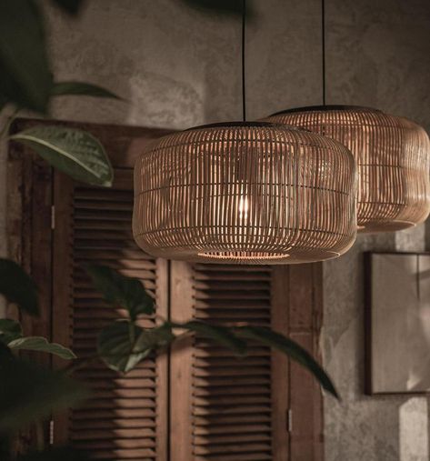 Living Room Light Fixtures, Dining Room Pendant, Glassware Storage, Pendant Lighting Dining Room, Modul Sofa, Bamboo Pendant Light, Rattan Pendant Light, Luz Natural, Light Shade